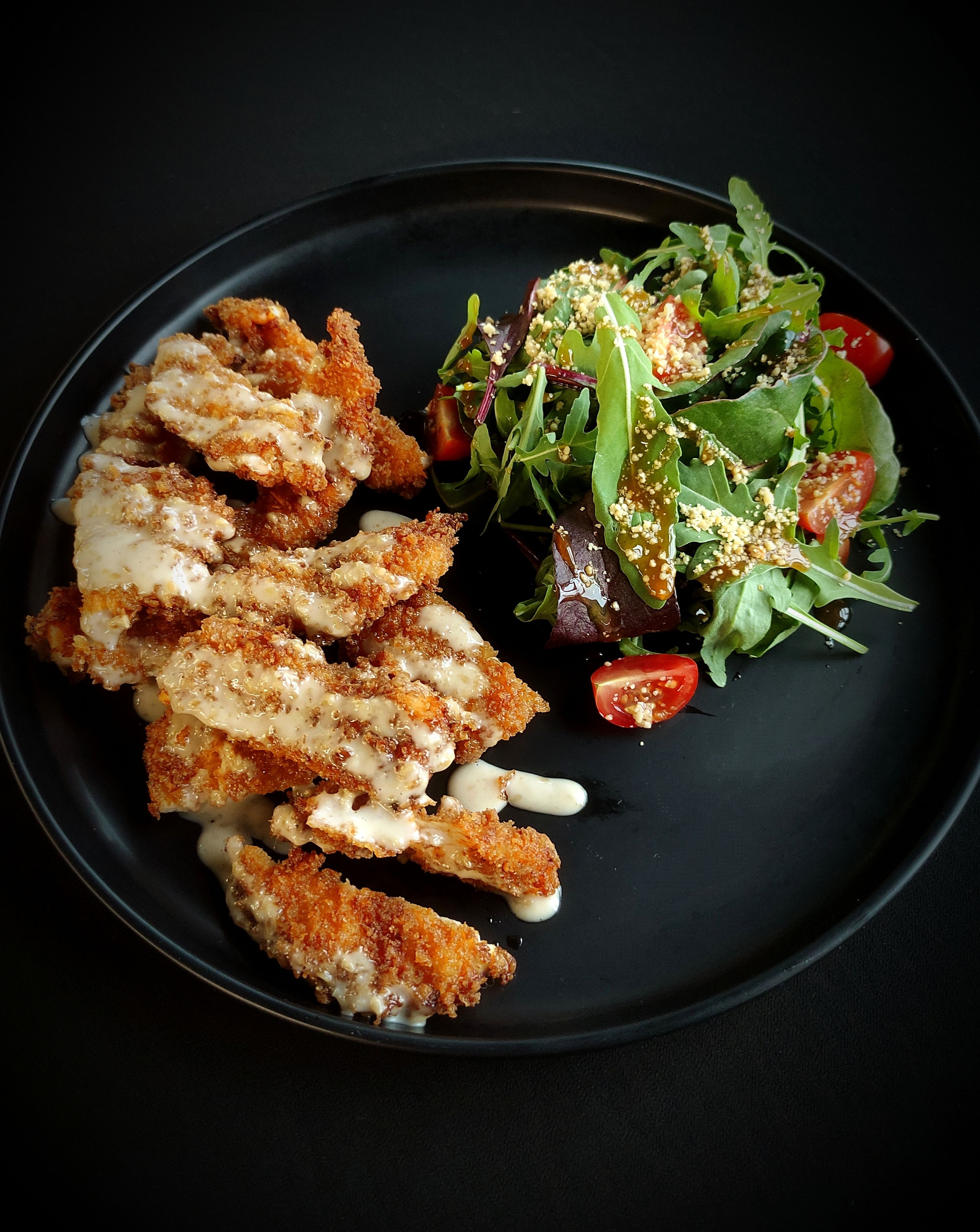 Стрипсы куриные в ореховом соусе