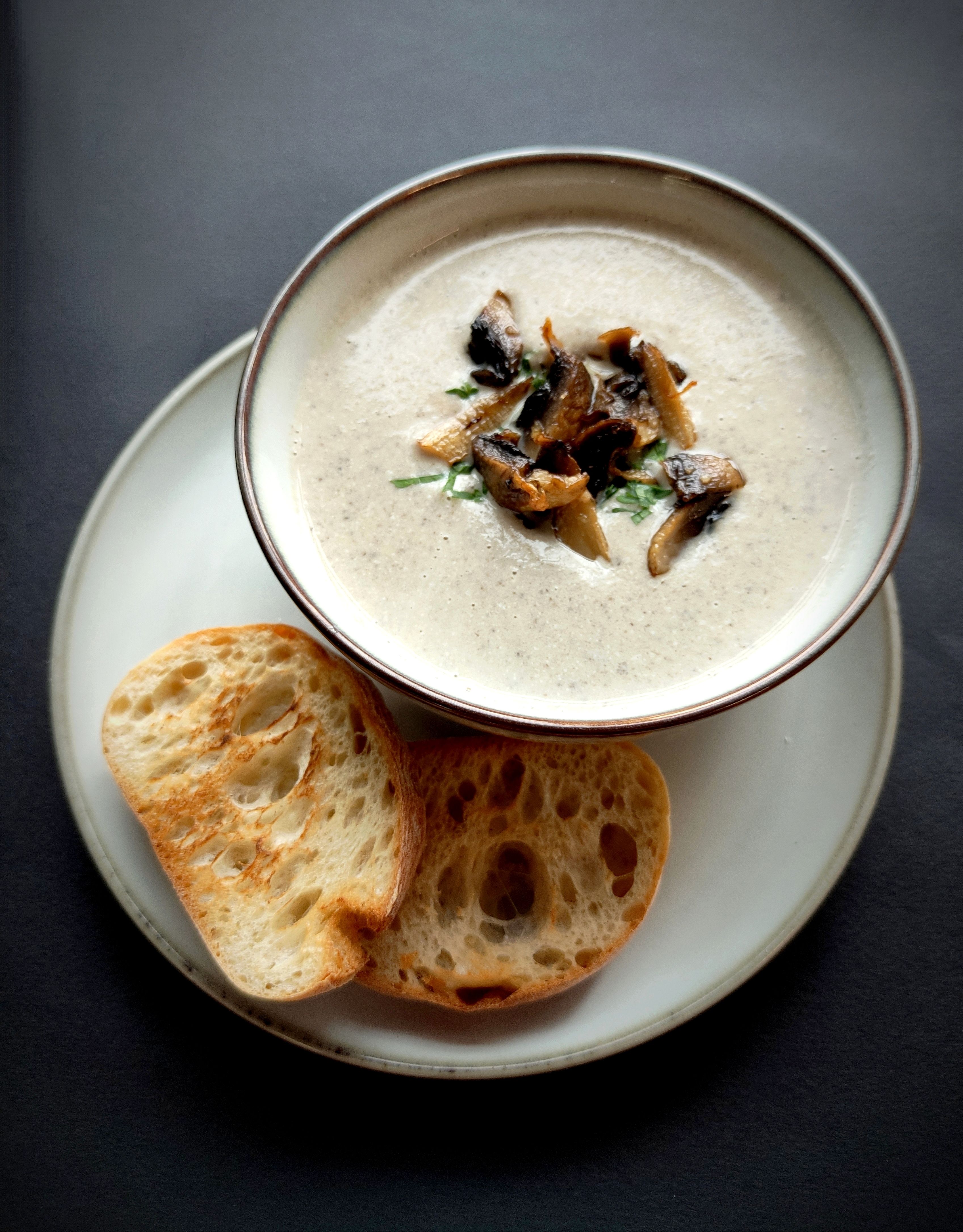 Грибной крем-суп с багетом